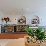 Aerotel Sydney - Inside International Terminal Airport