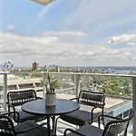 Stunning 2Br With Harbour Views In Bondi Junction