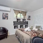Boutique Private Rm 7 Min Walk To Sydney Domestic Airport - Sharehouse