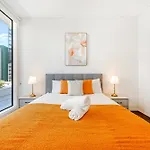 Modern 3B2B Apt With Superb Stadium View At Sydney Olympic Park