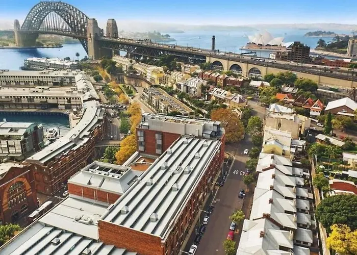 Walk To The Opera House