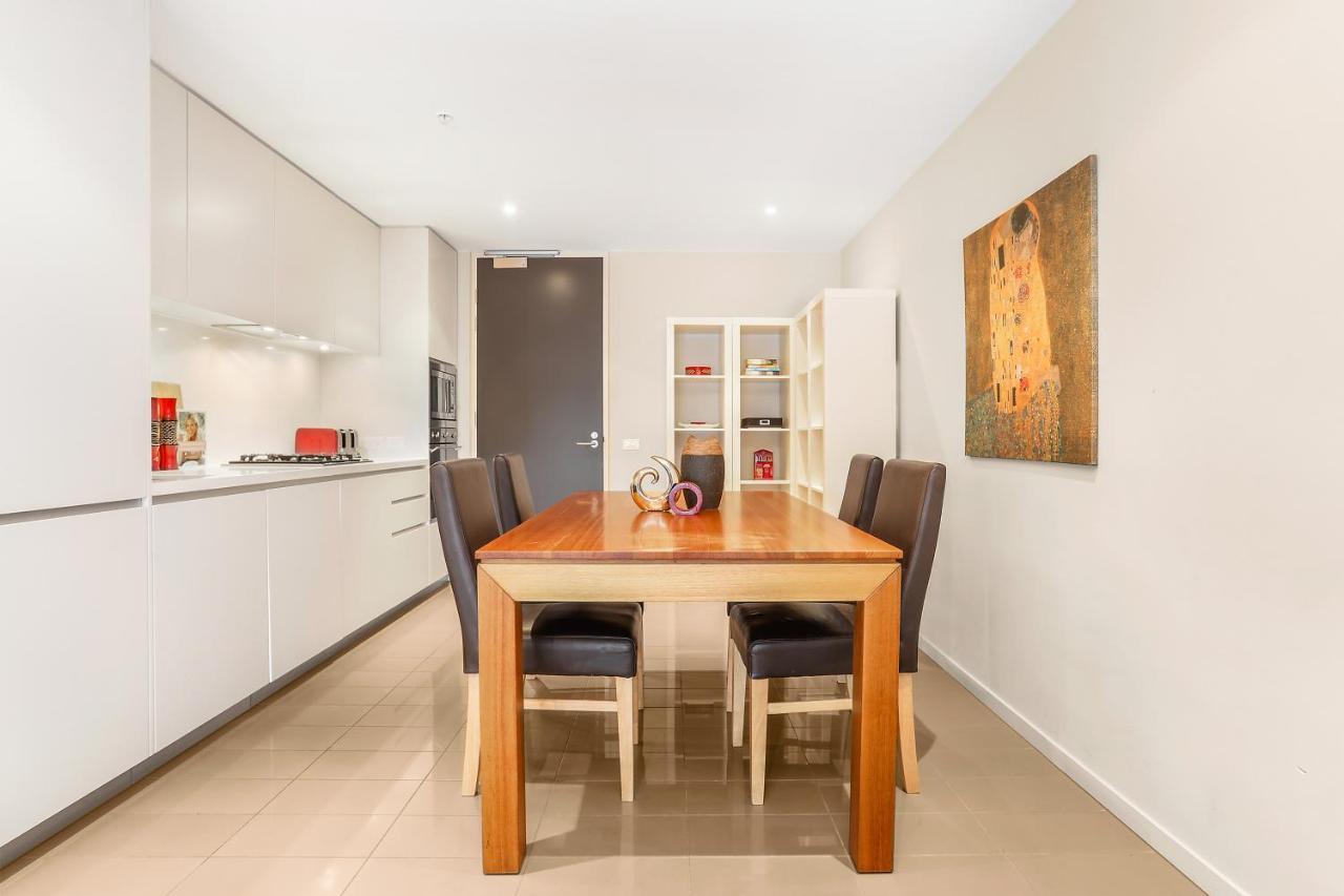 Stylish 1 Bdrm Camperdown - Car Park, Gym & Pool Apartment *