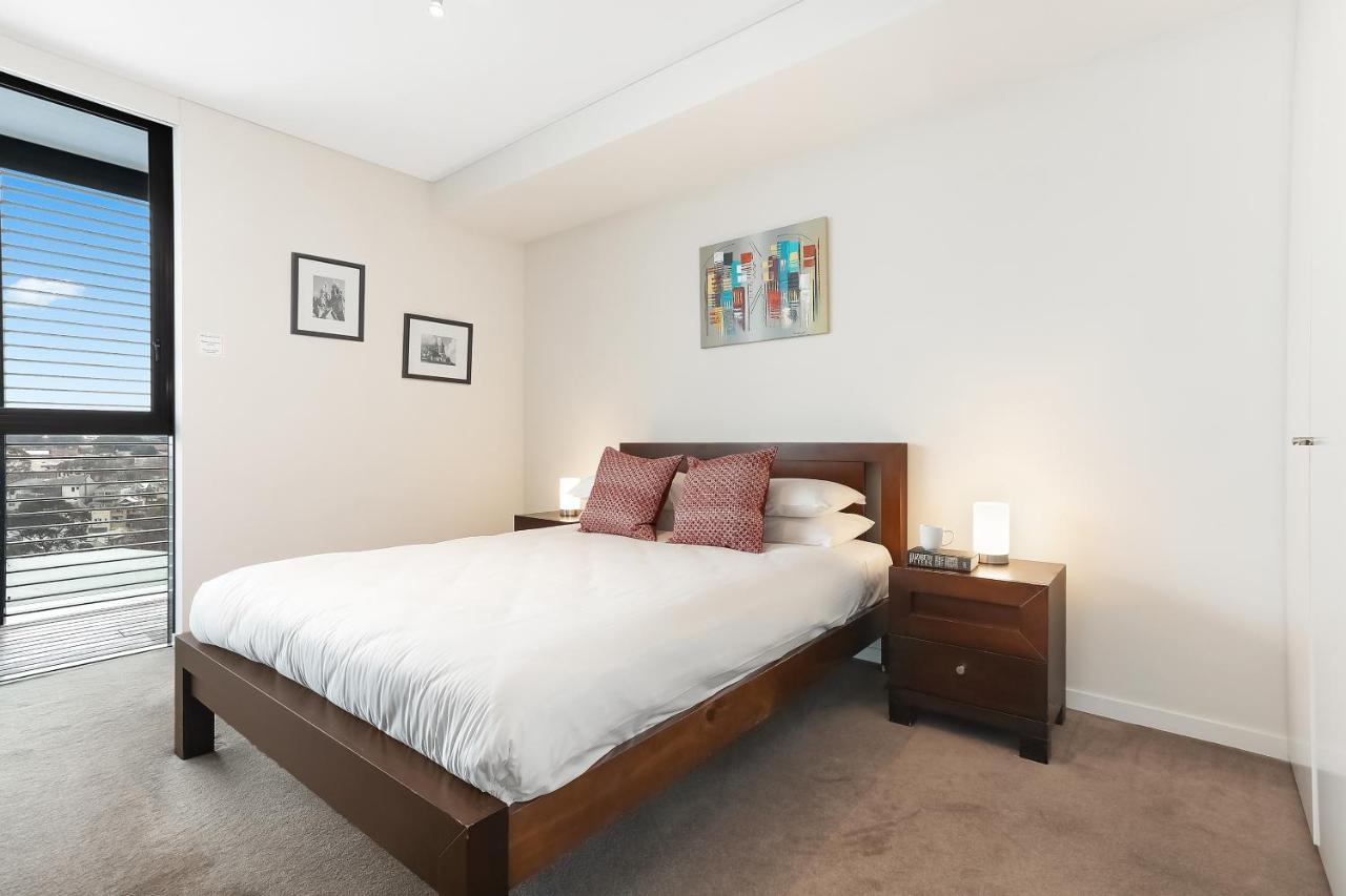 Stylish 1 Bdrm Camperdown - Car Park, Gym & Pool Apartment *