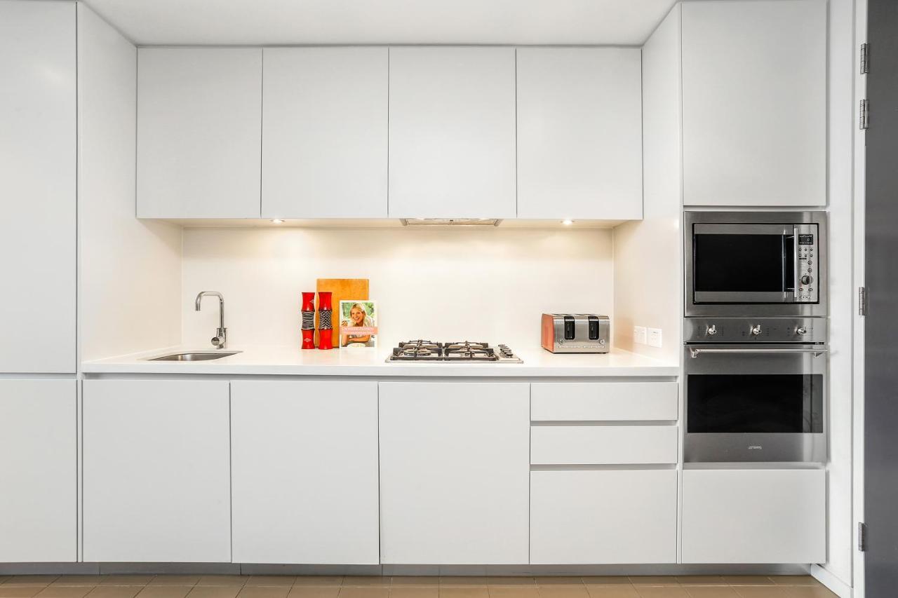 Stylish 1 Bdrm Camperdown - Car Park, Gym & Pool *