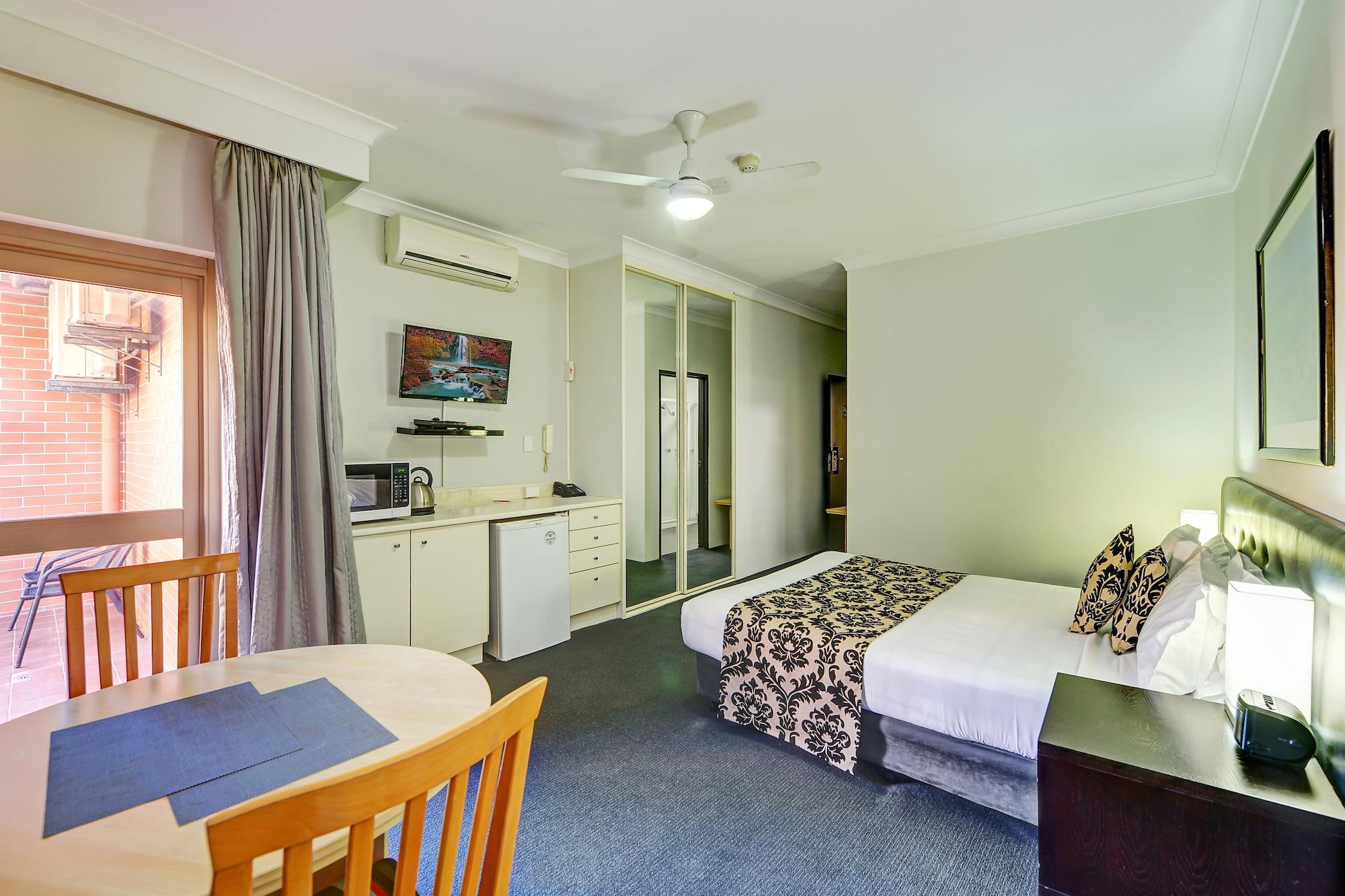 Quality Camperdown Hotel 4*