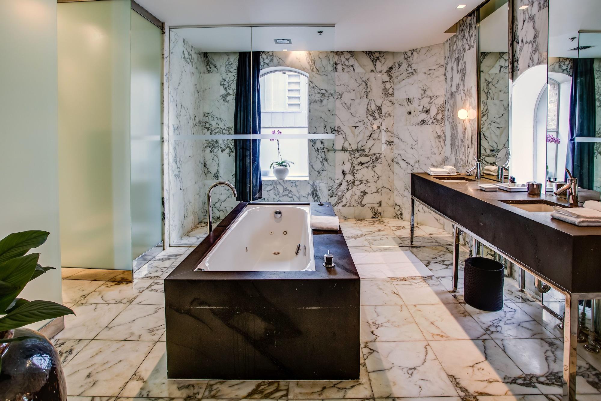 Establishment Hotel 5*