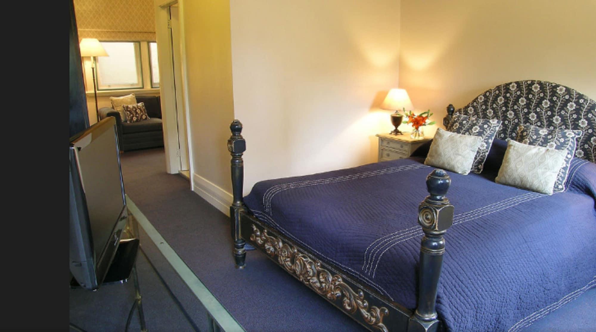 The Russell Boutique Hotel 3*