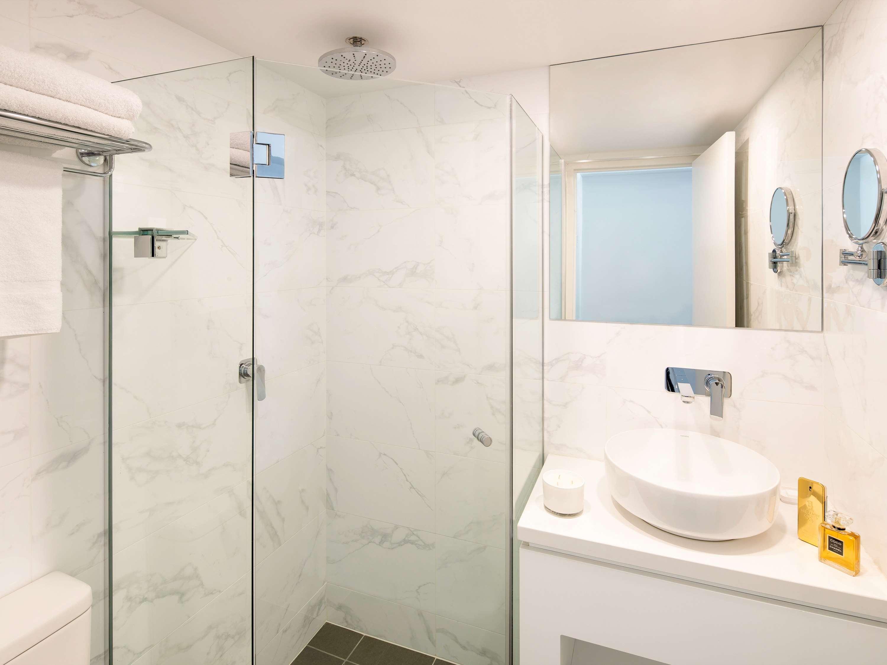 Ibis World Square Hotel