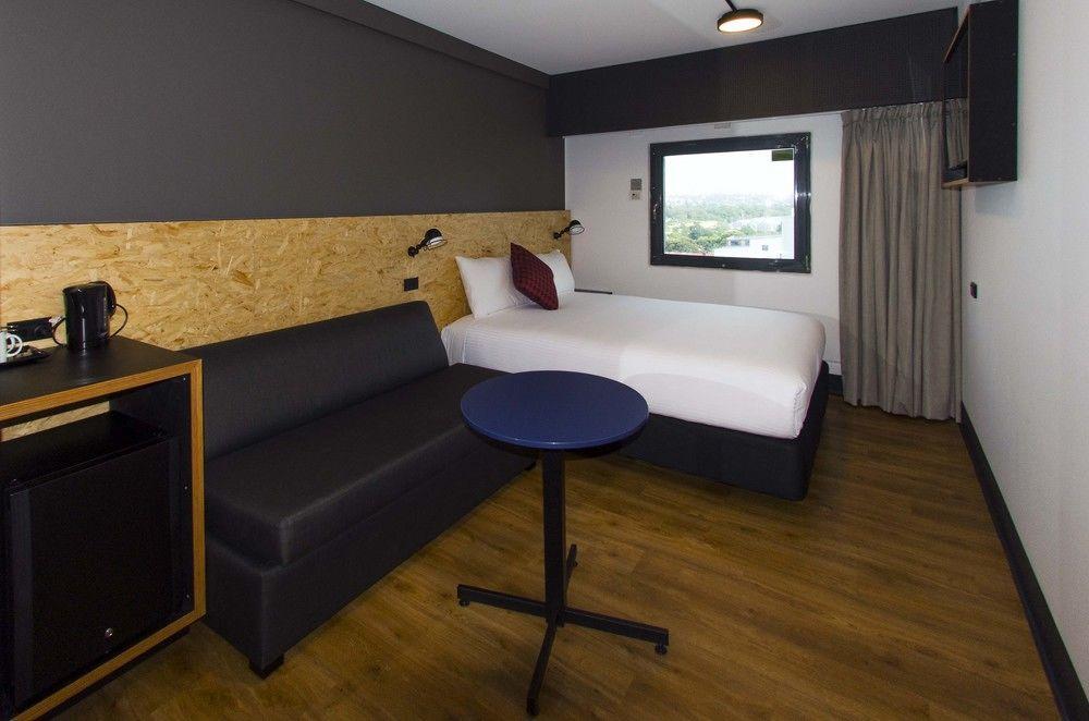 Ibis Budget East 3*