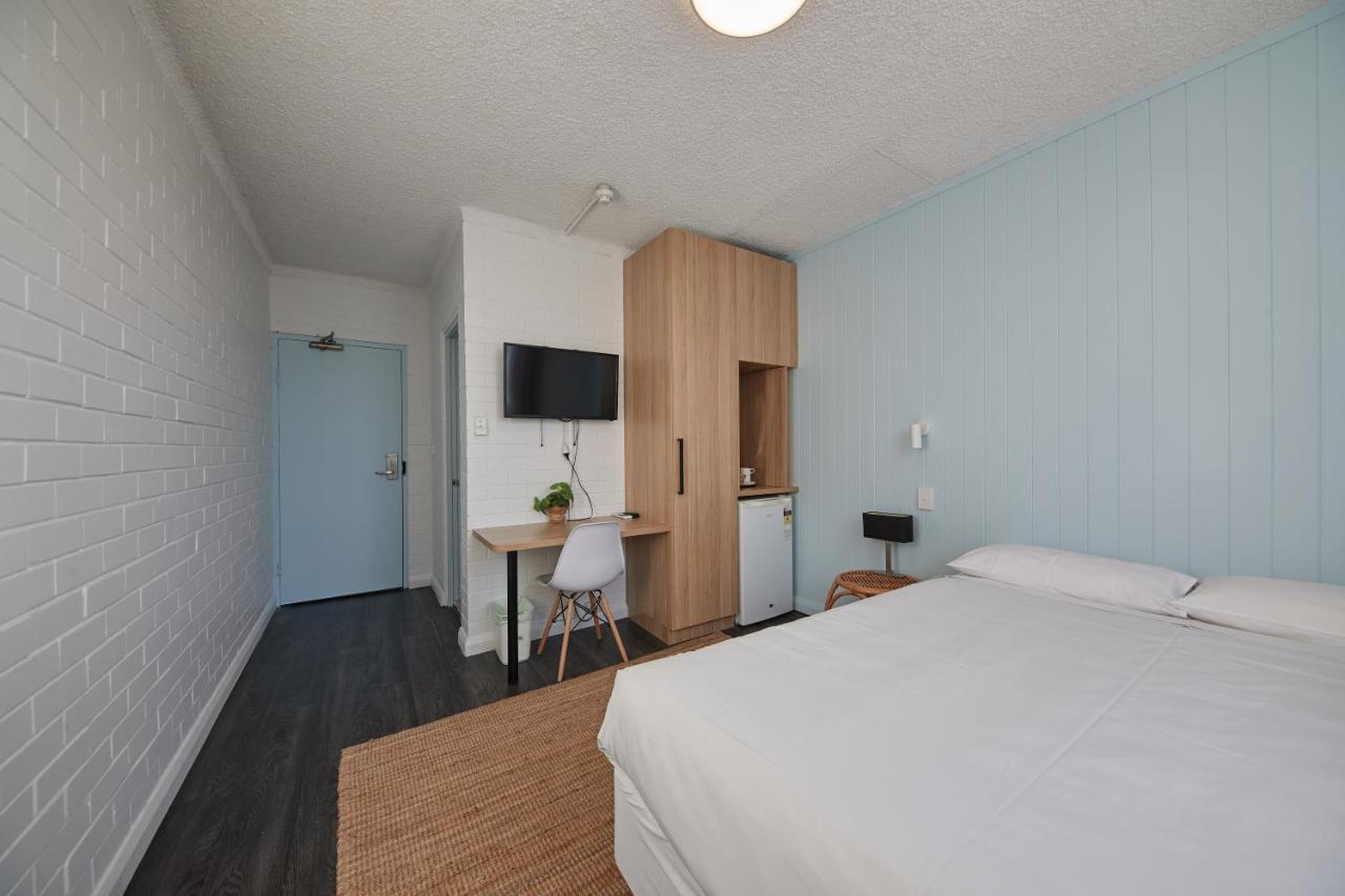Little Coogee Hotel *