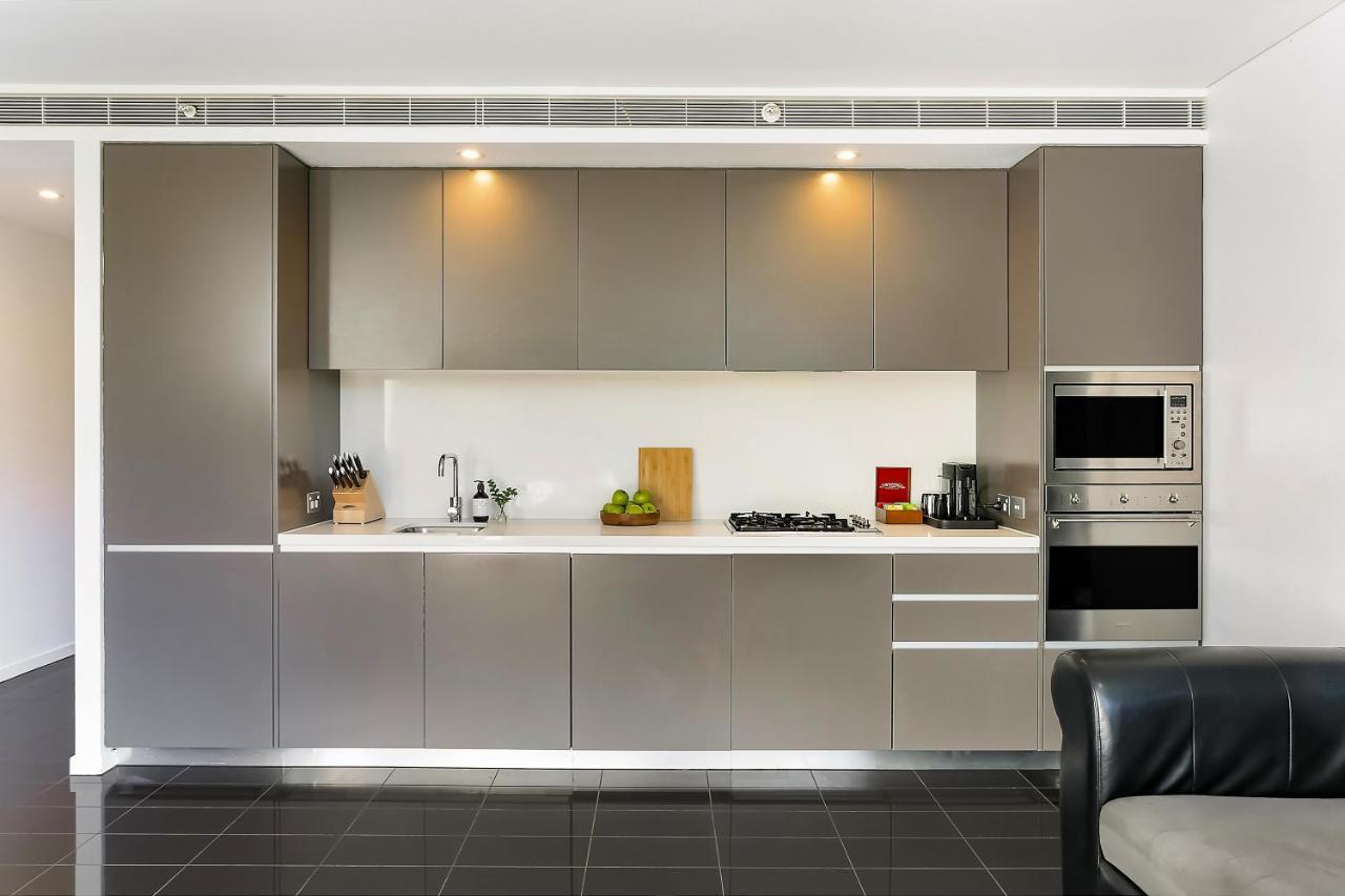 Stylish 1 Bdrm Camperdown - Car Park, Gym & Pool Apartment *