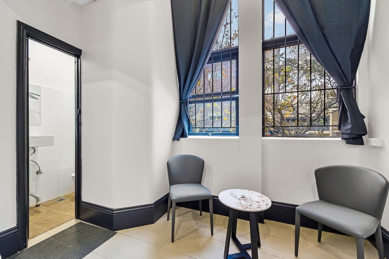 London Plane Backpackers Sydney