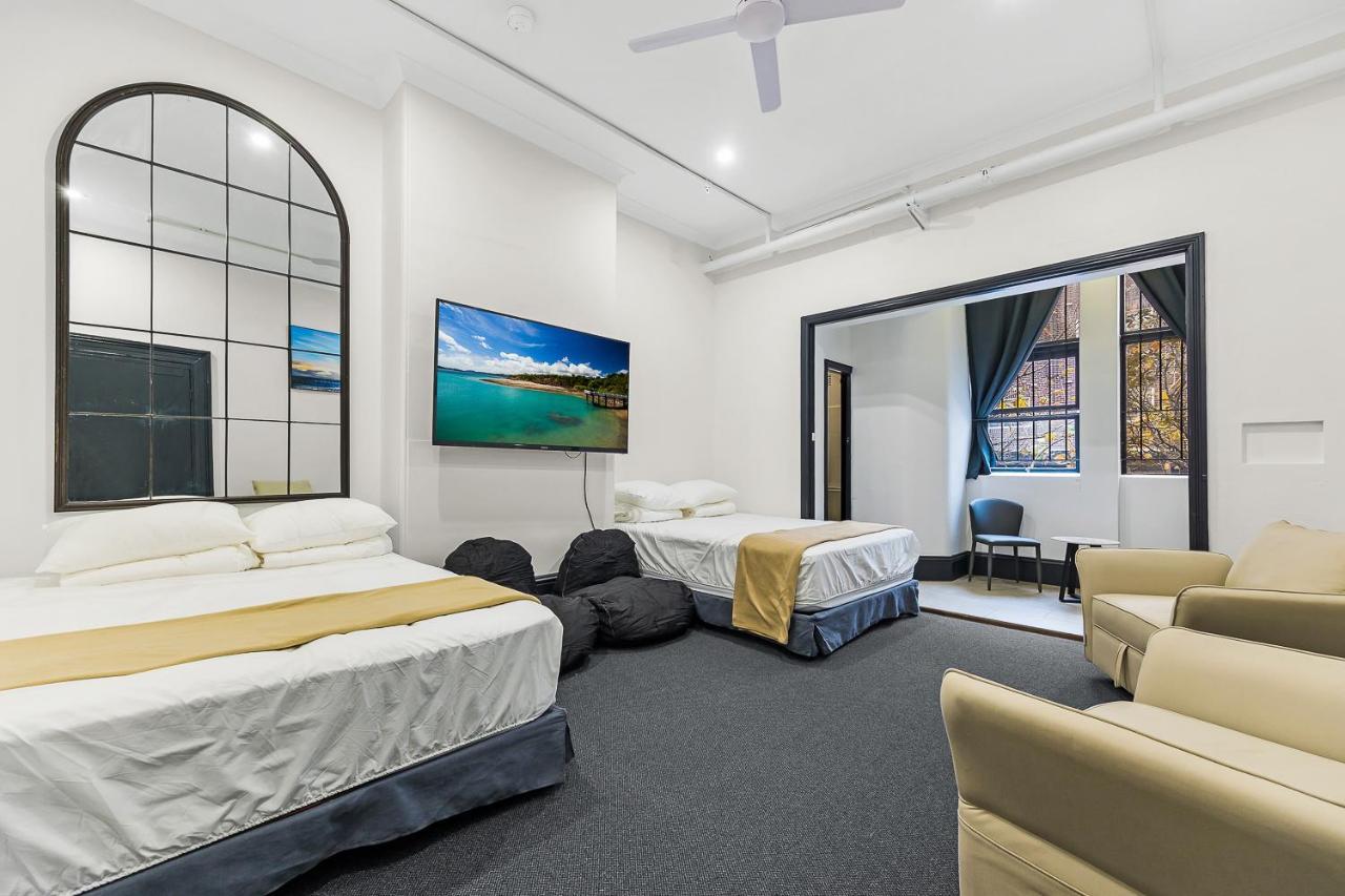 London Plane Backpackers