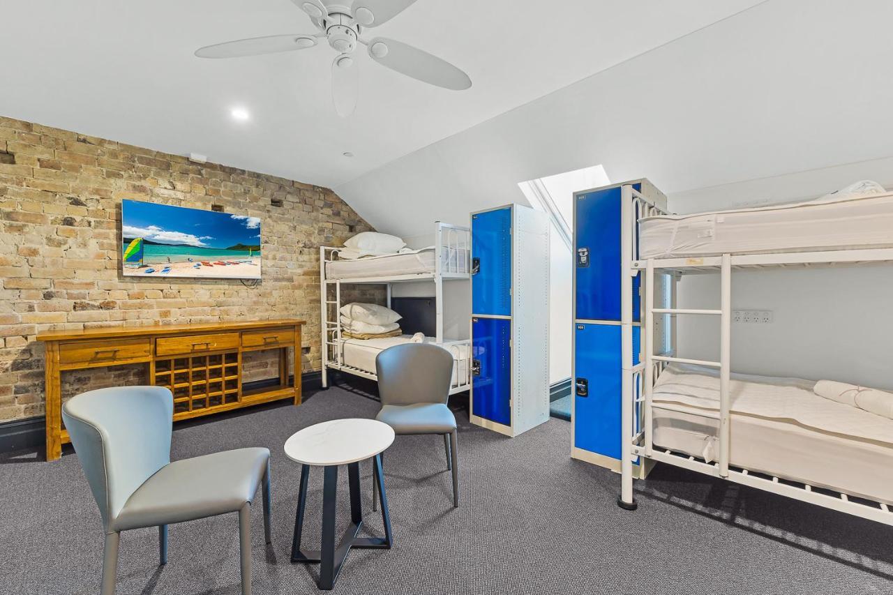 London Plane Backpackers
