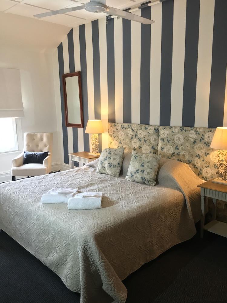 The Russell Boutique 3* Sydney