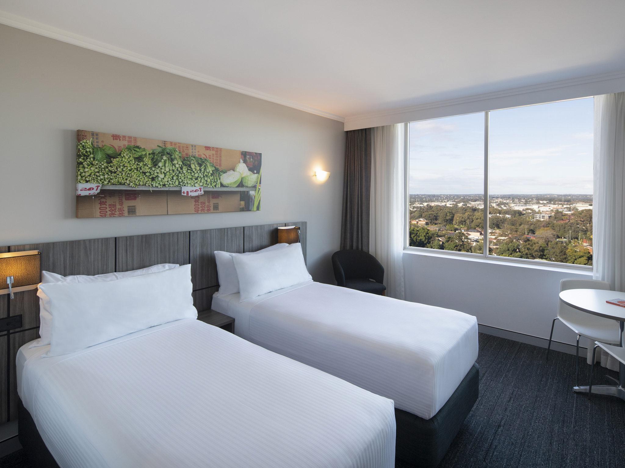 Mercure Bankstown Hotel 4*