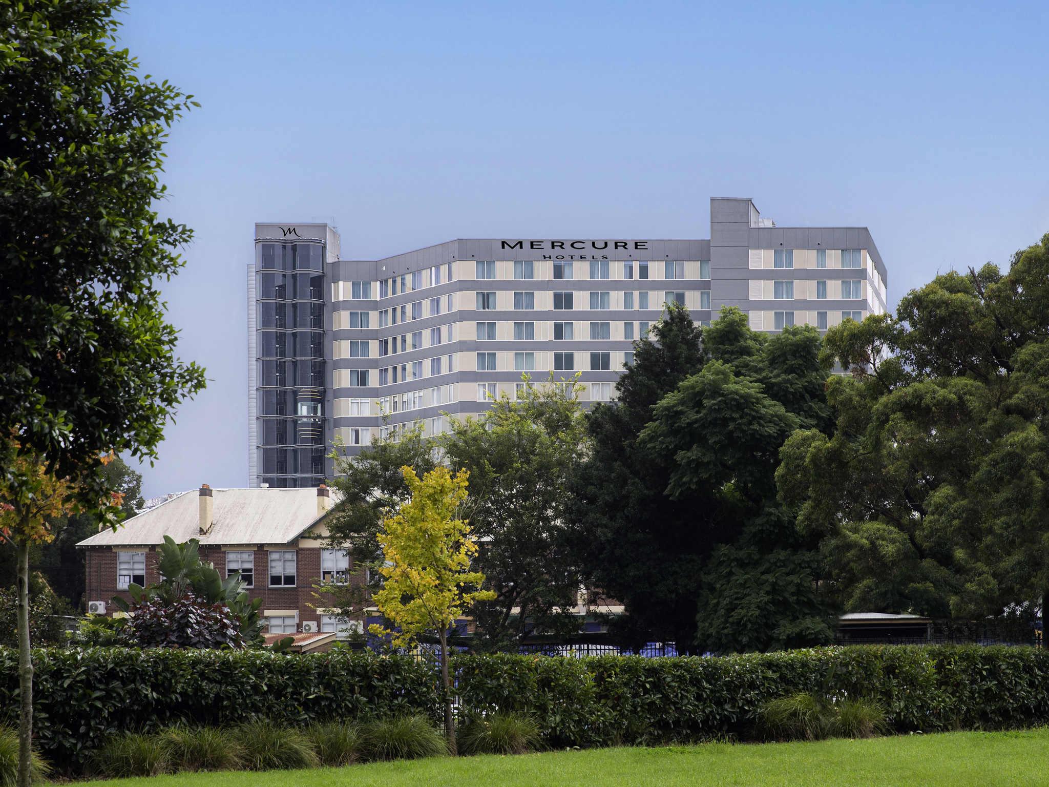 Mercure Bankstown 4*