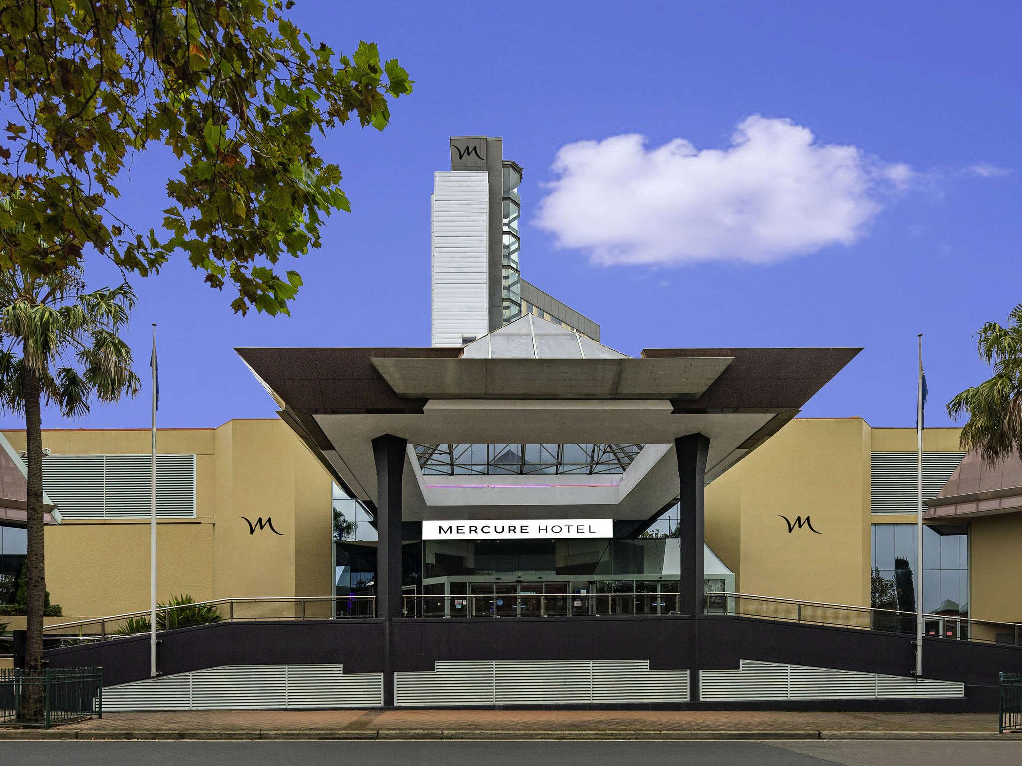 Mercure Bankstown Hotel 4*
