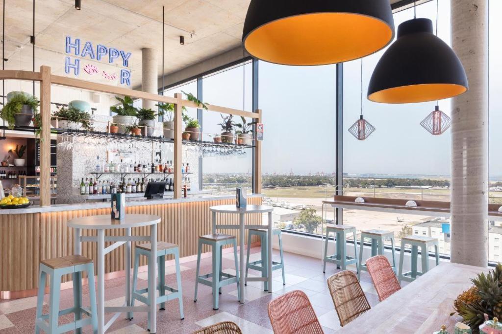 Hotel Citadines Connect Airport 4*