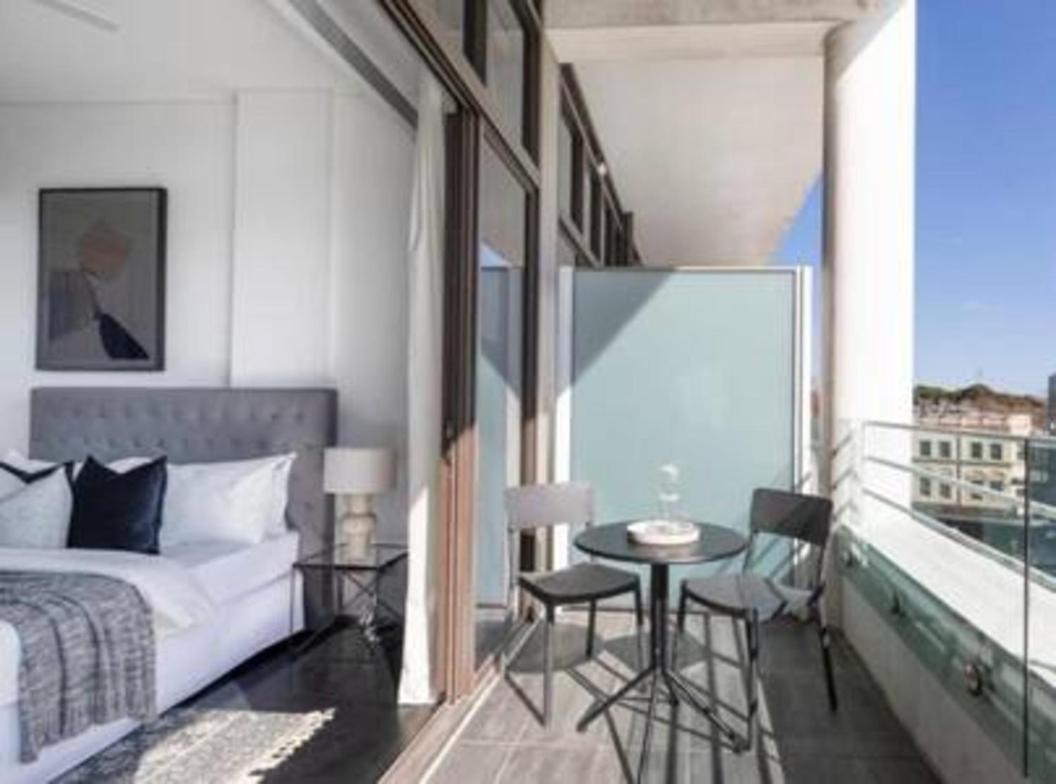 One Bedroom Unit At Location * Sydney