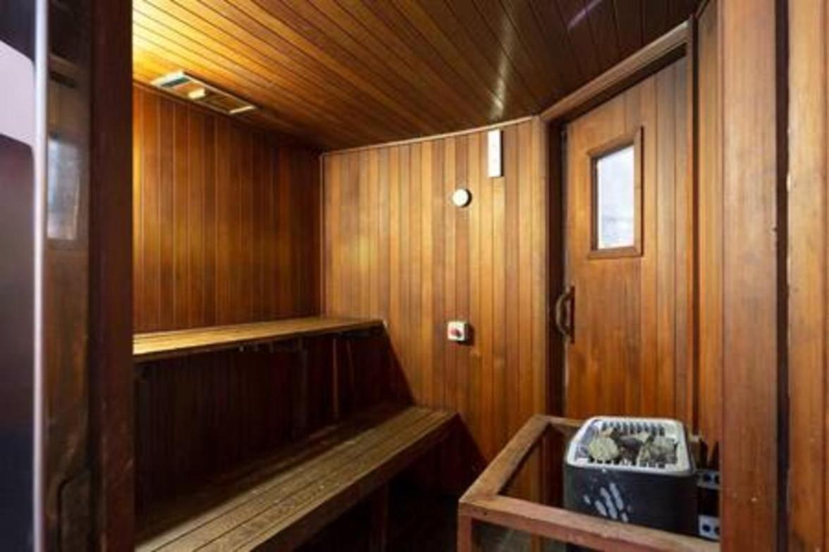 Apartment One Bedroom Unit At Location *