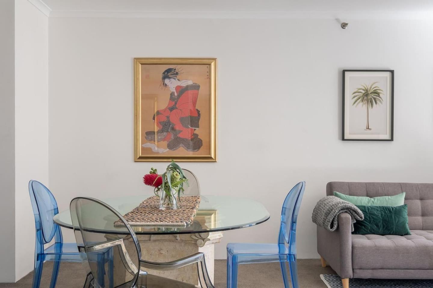 Of The Town With Cbd At Its Doorstep Apartment *