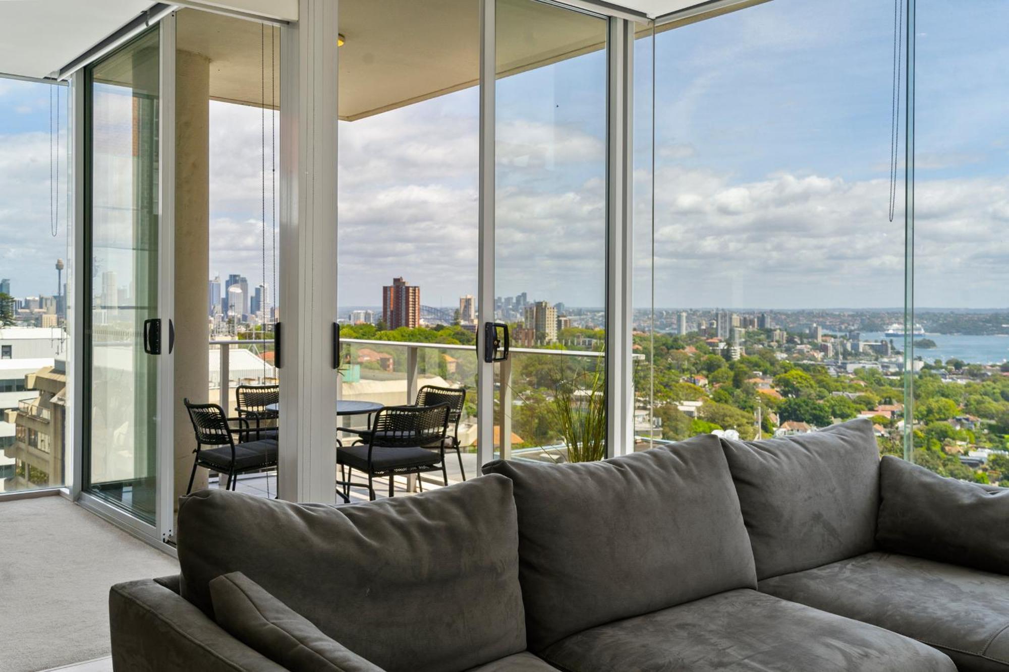 Stunning 2br With Harbour Views In Bondi Junction Sydney