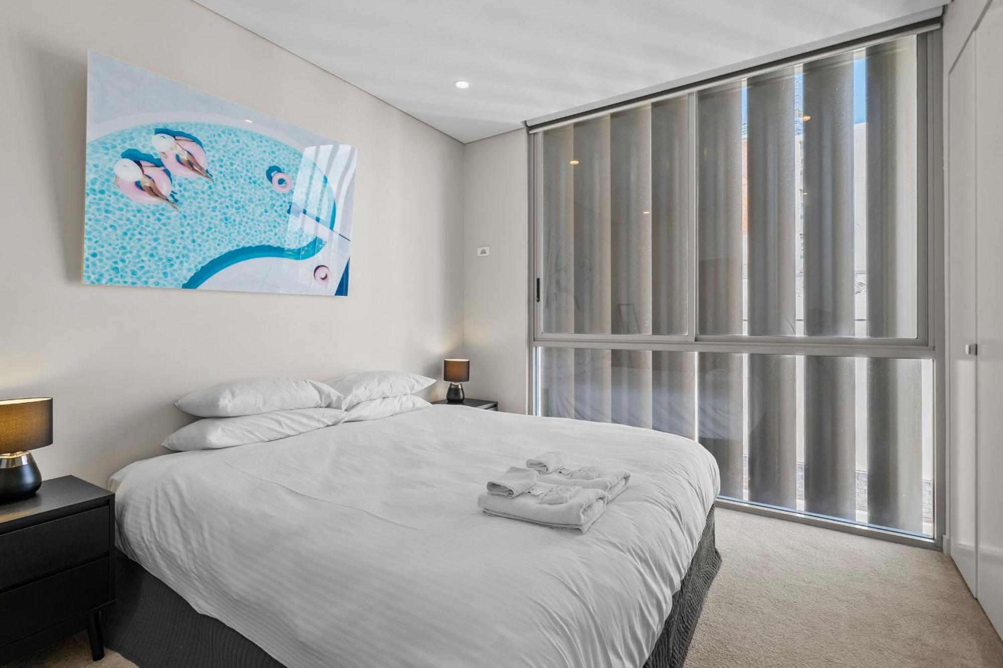Stunning 2br With Harbour Views In Bondi Junction *