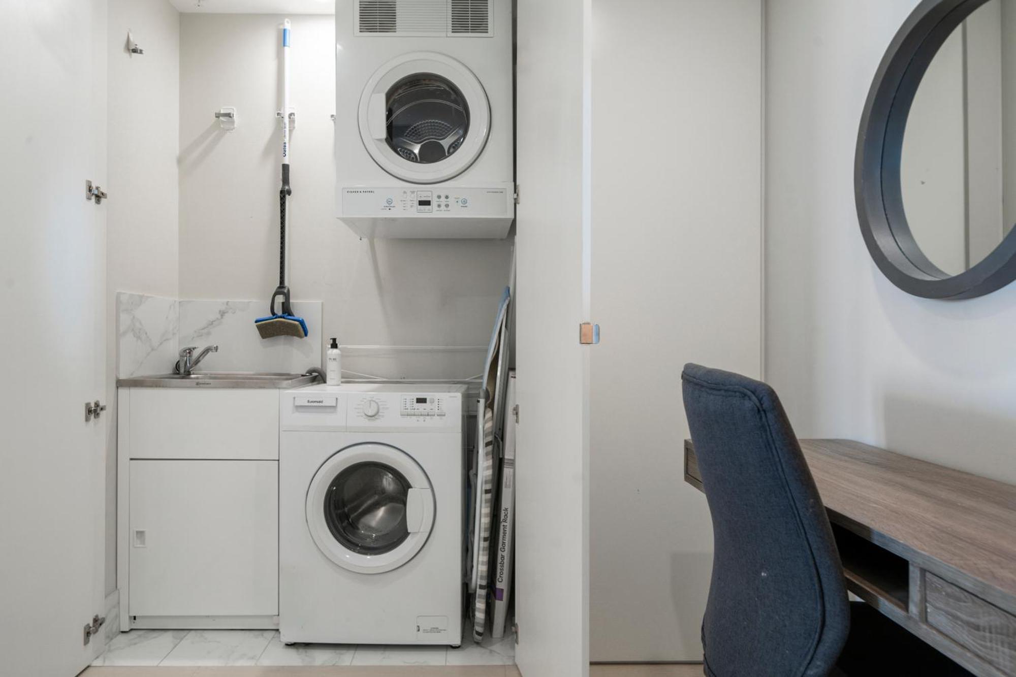 Apartment Stunning 2br With Harbour Views In Bondi Junction Sydney