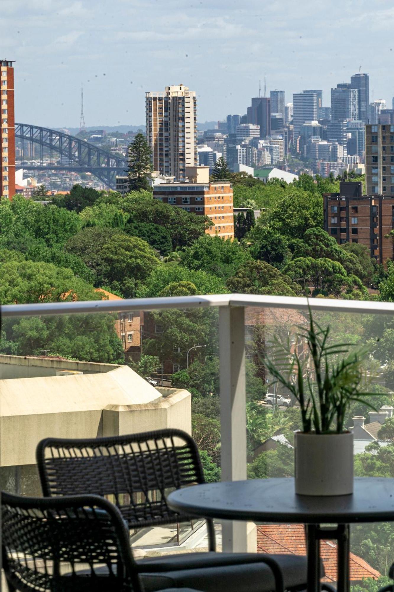 Stunning 2br With Harbour Views In Bondi Junction Sydney