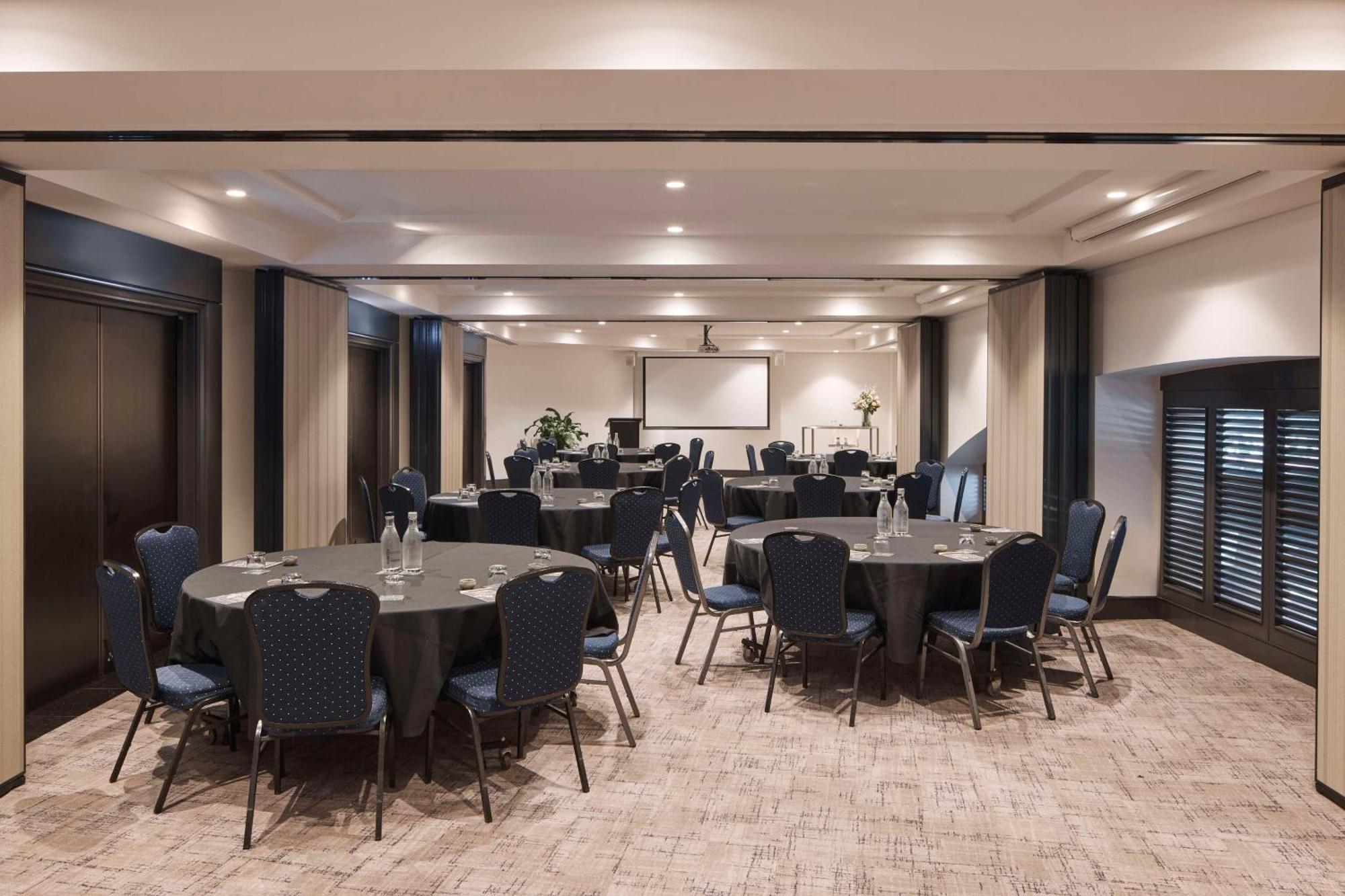 Hotel Rydges Darling Square 4*