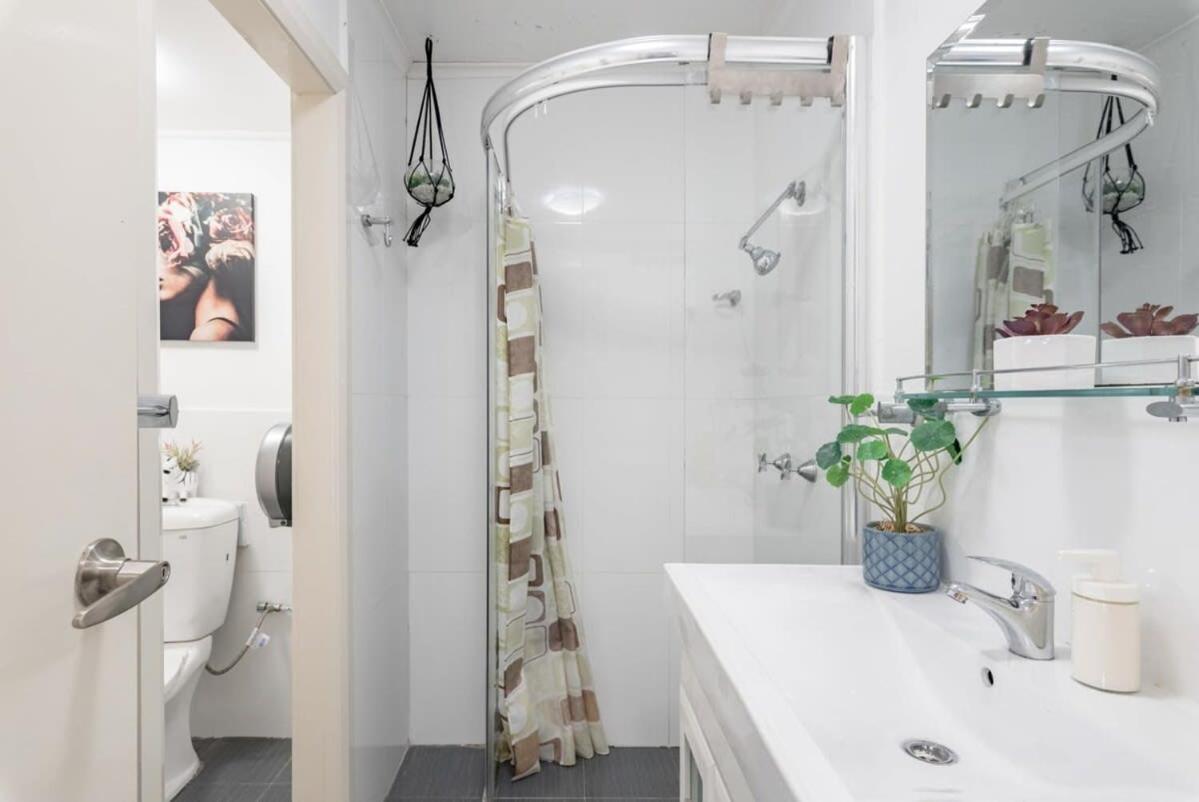 Boutique Private Rm 7 Min Walk To Domestic Airport - Sharehouse