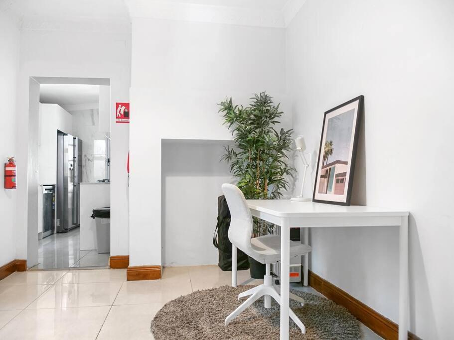 4 Bdrm Terrace With Office