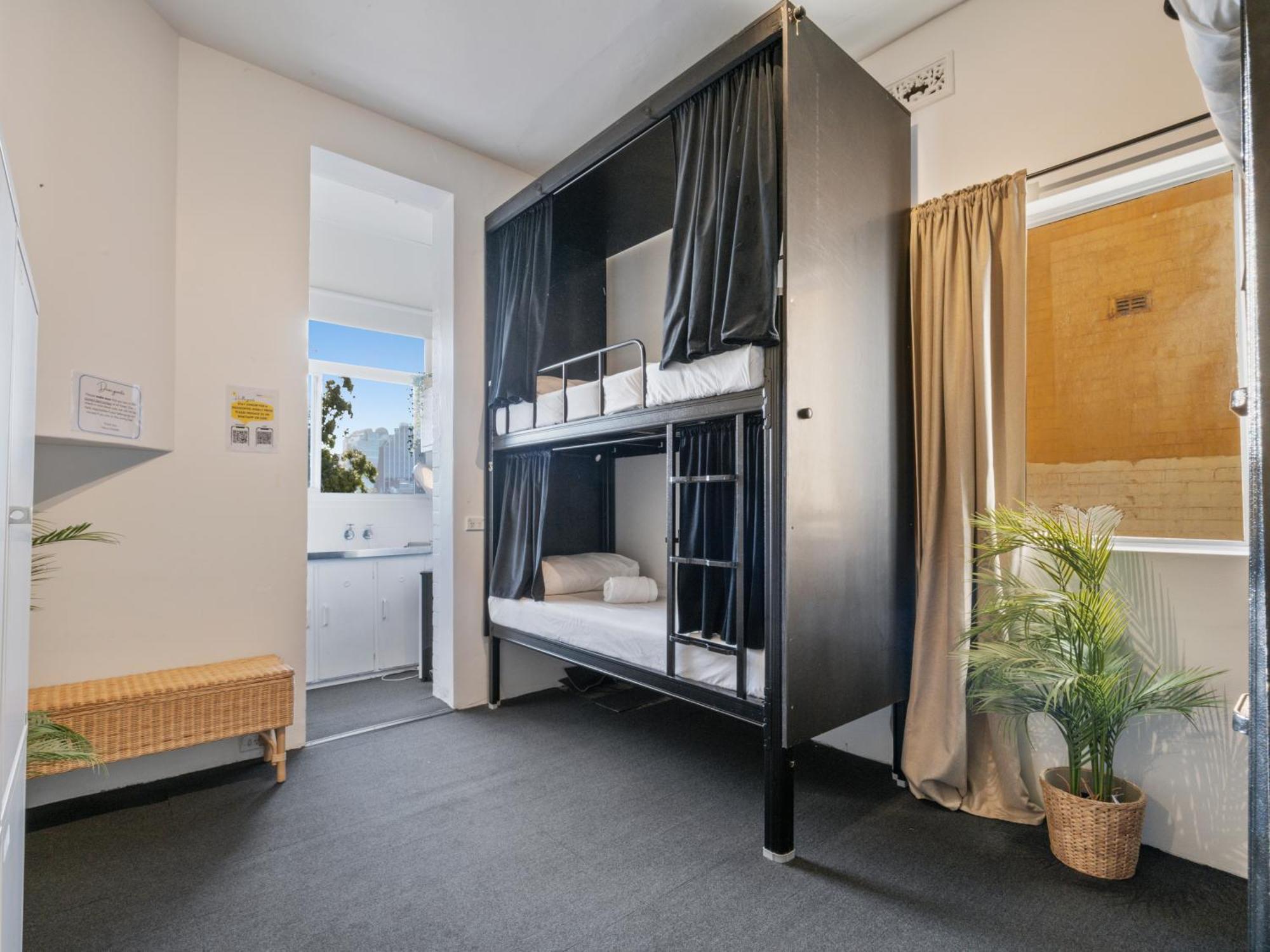 Azzuro Pod Hotel - Potts Point * Sydney