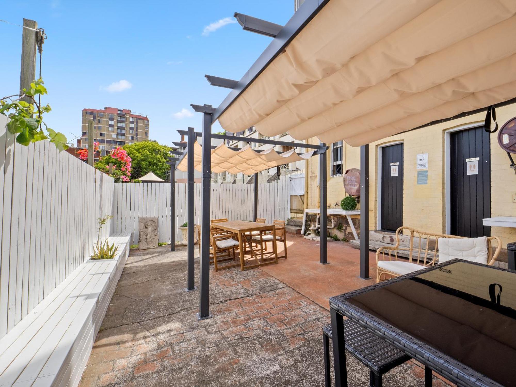 Azzuro Pod Hotel - Potts Point * Sydney