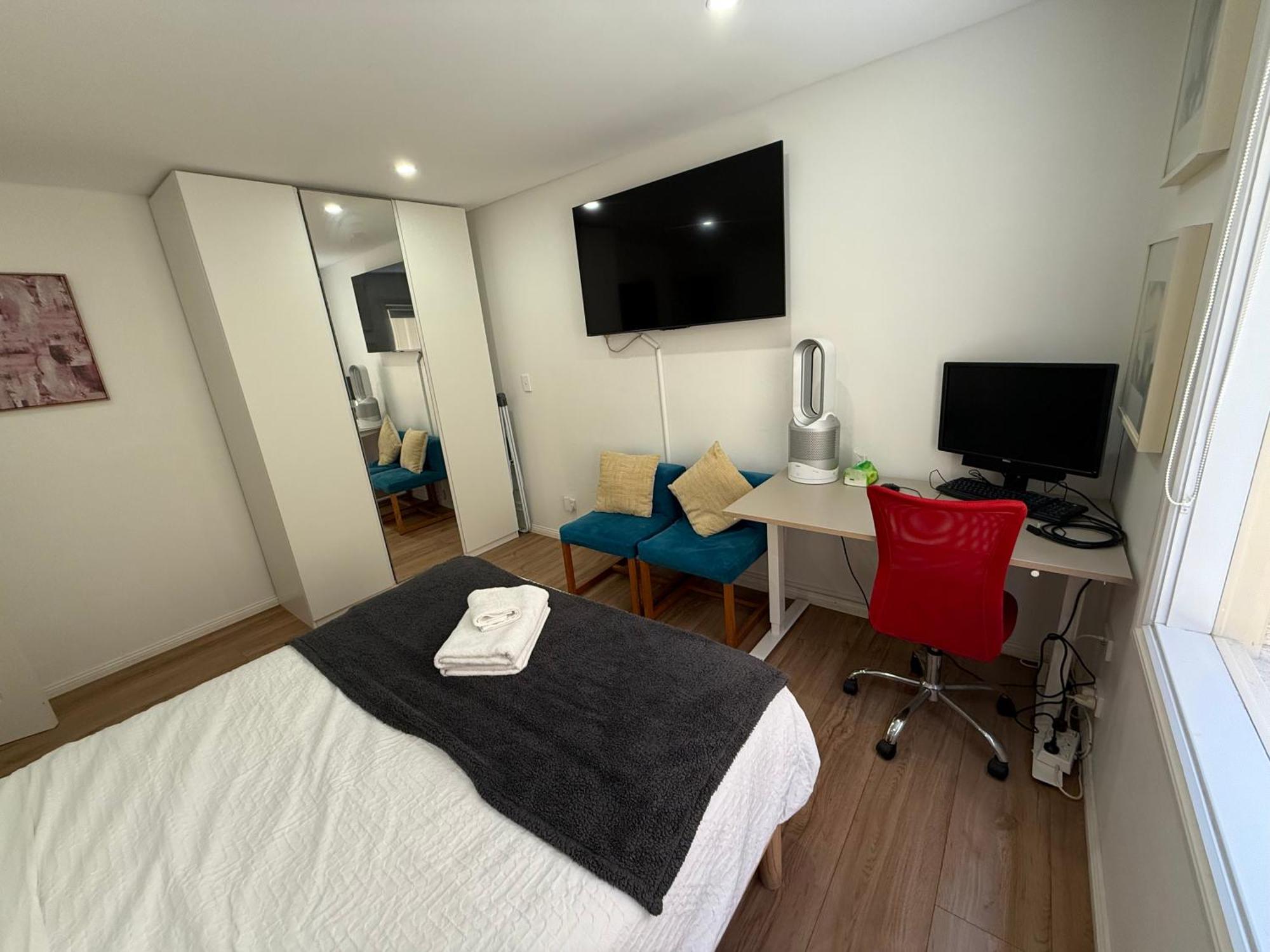 Private 1 Bedroom Near And Shops *