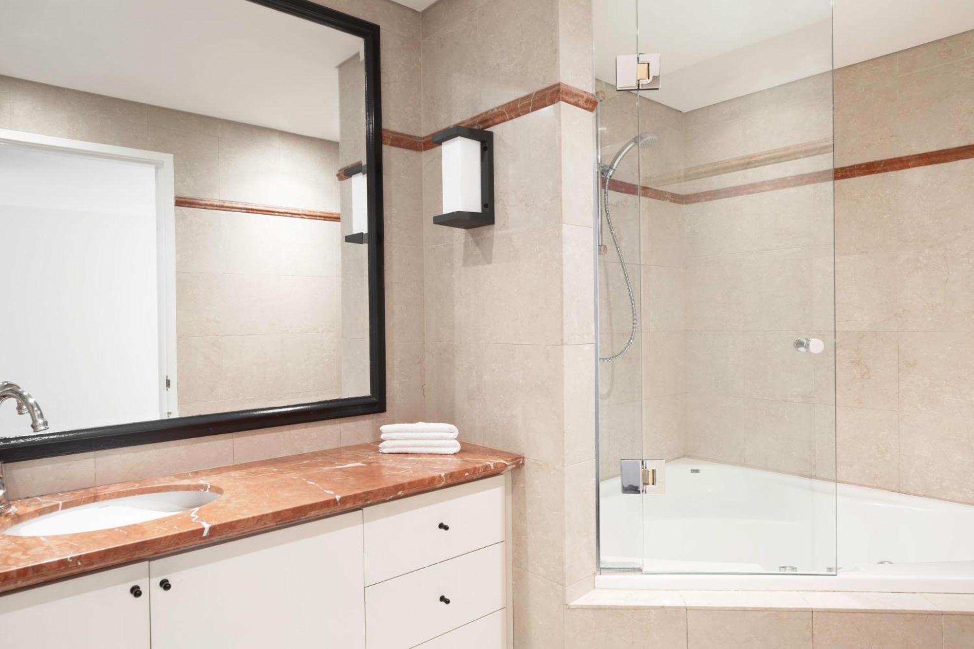 Mantra 2 Bond Street 4* Sydney