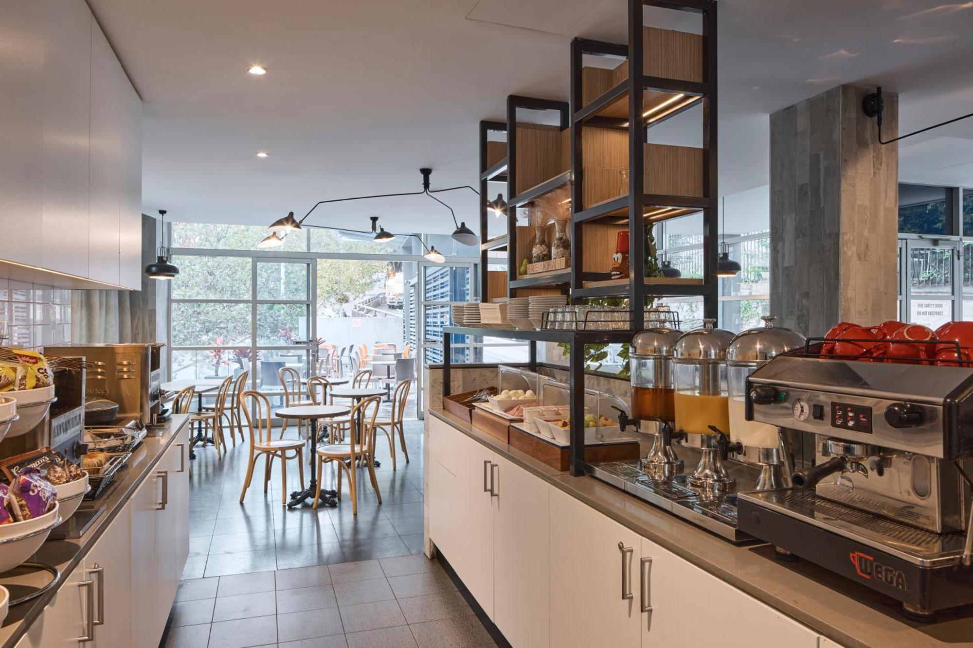 Hotel Ibis Budget East 3*