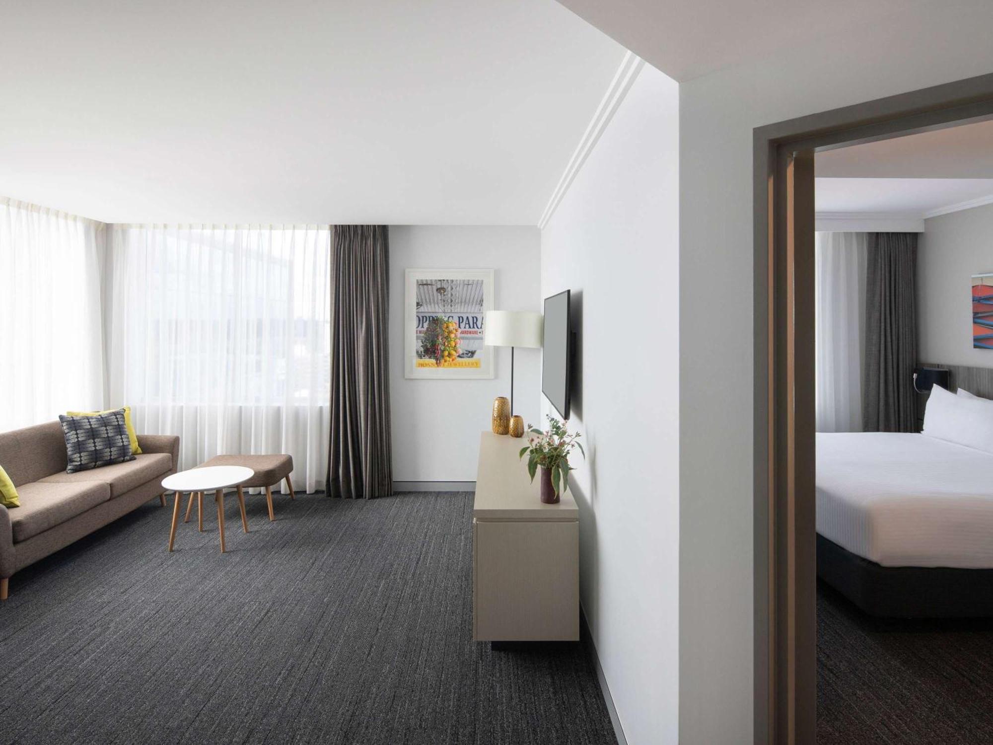 Mercure Bankstown Hotel 4*
