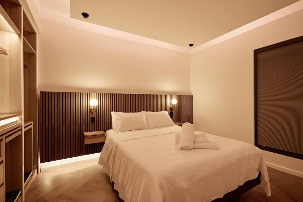 The Brass Flamingo On Oxford Street Apartment *