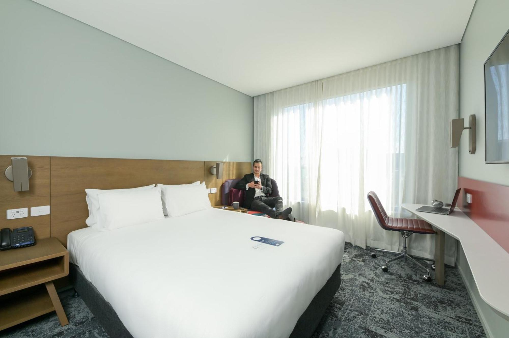 Express Airport By Ihg Hotel