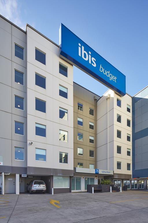 Ibis Budget Airport Hotel 3*