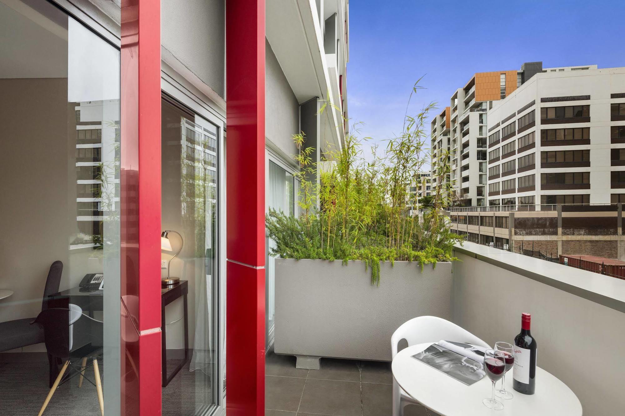 & Bondi Junction Aparthotel 4*