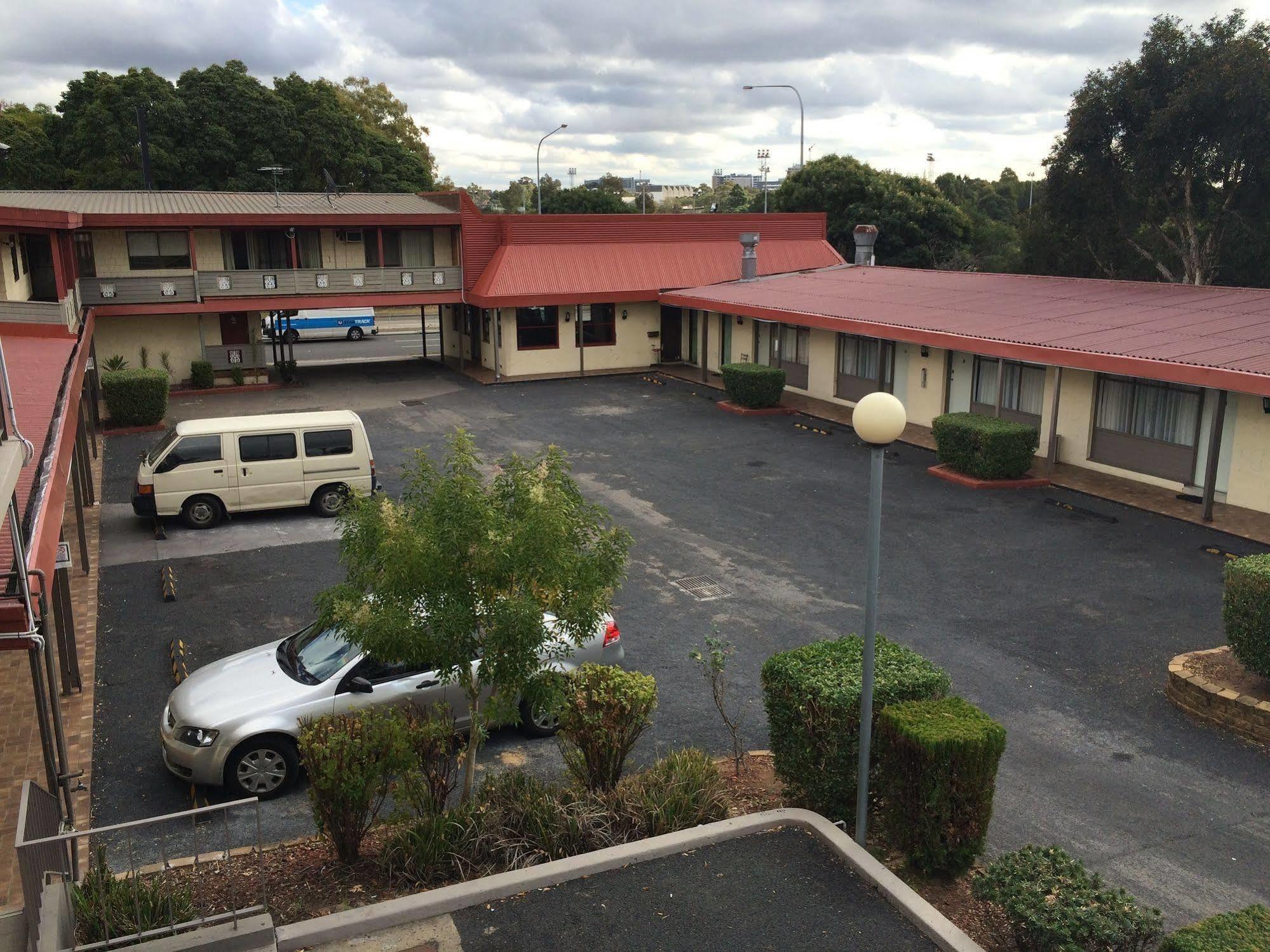 Liberty Plains Motor 3*