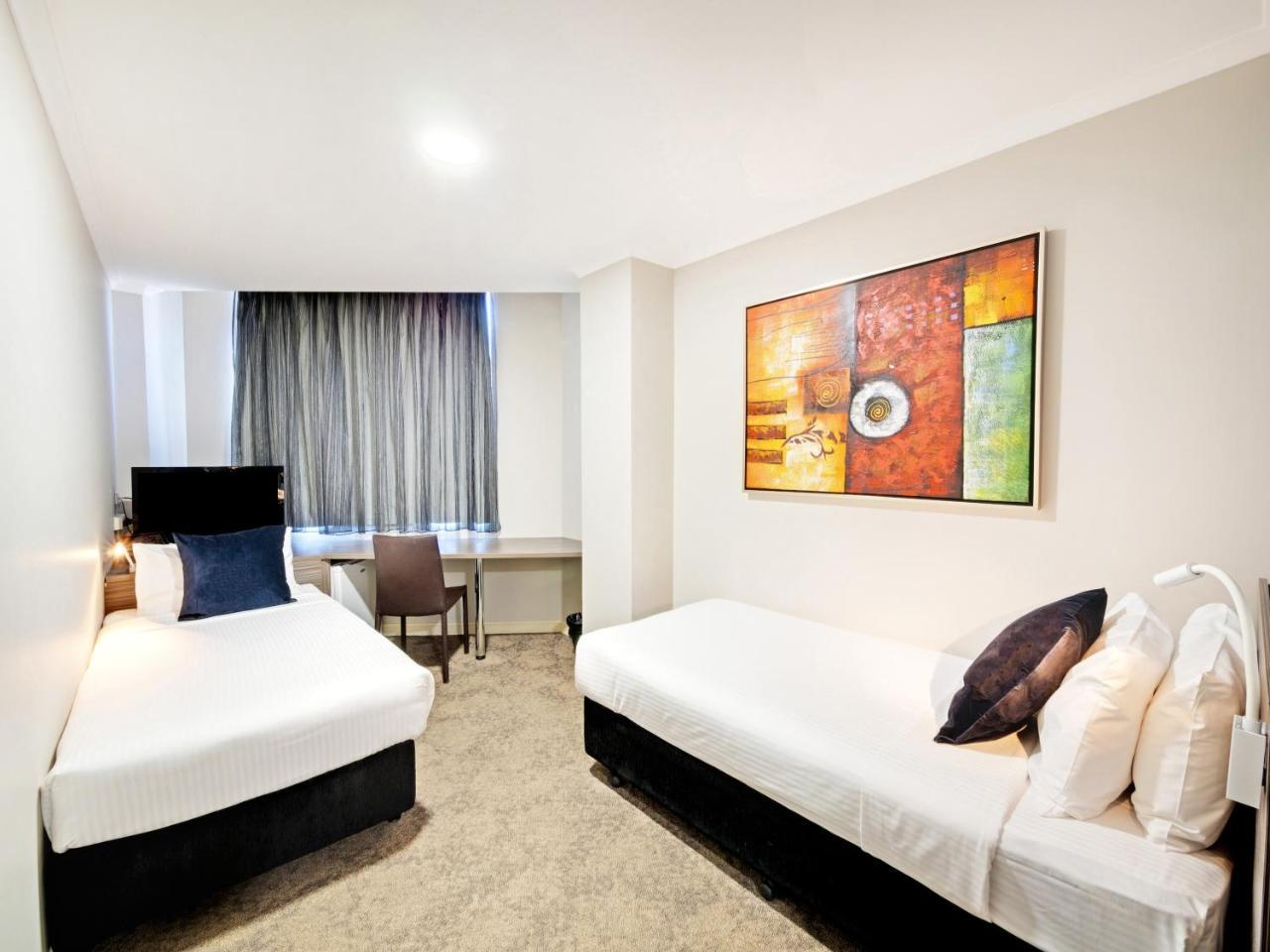 28 3* Sydney