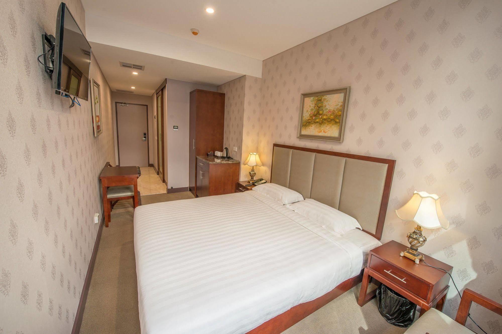 Megaboom City Hotel