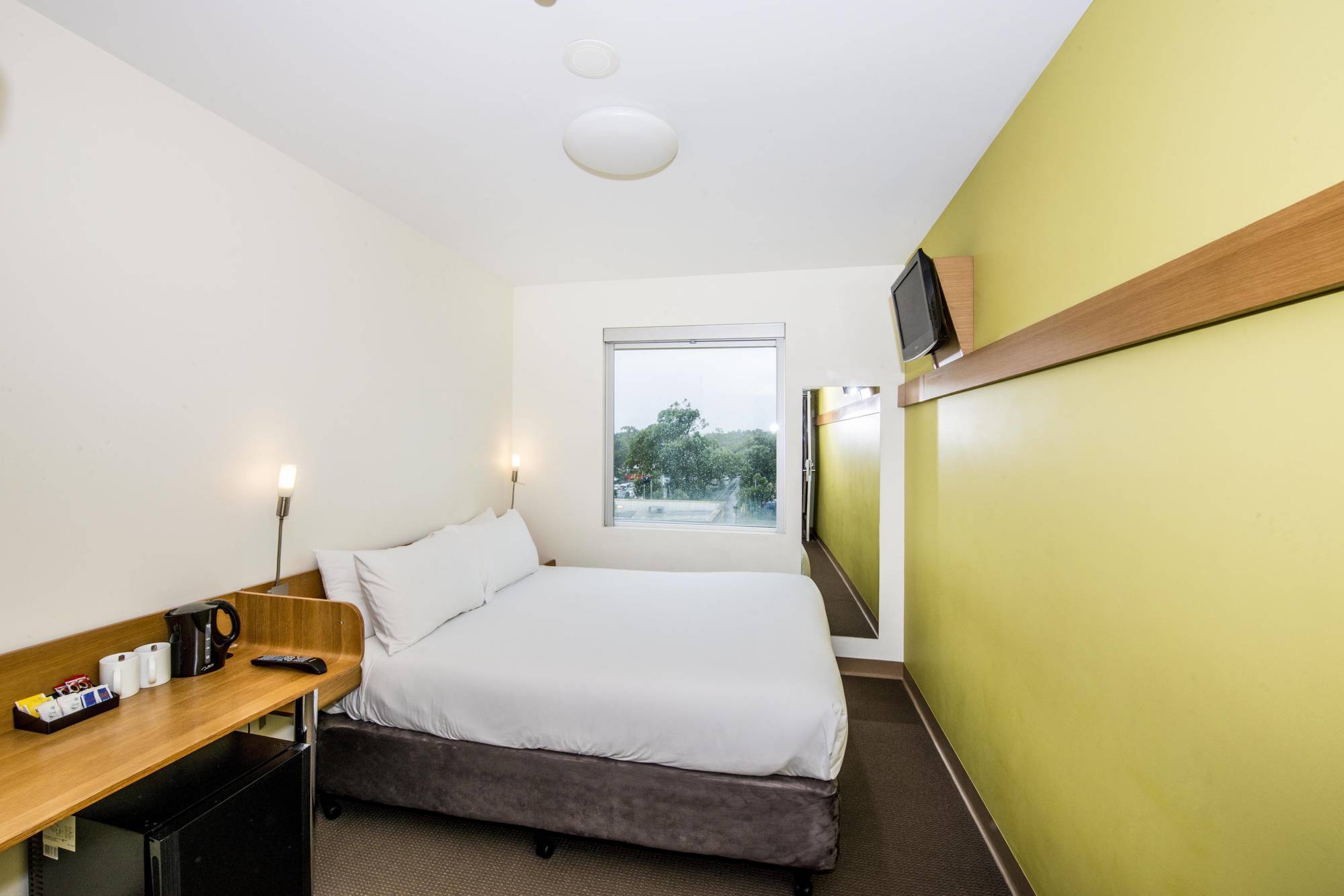 Hotel Ibis Budget Airport 3*