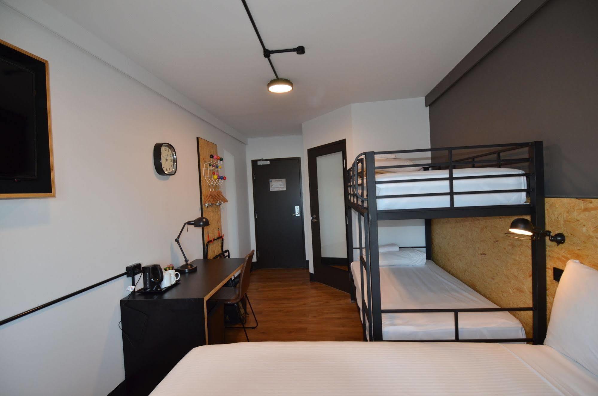 Ibis Budget East 3*