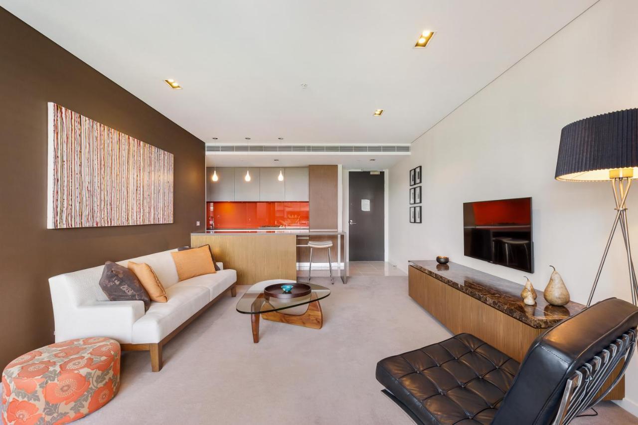 Stylish 1 Bdrm Camperdown - Car Park, Gym & Pool Apartment *