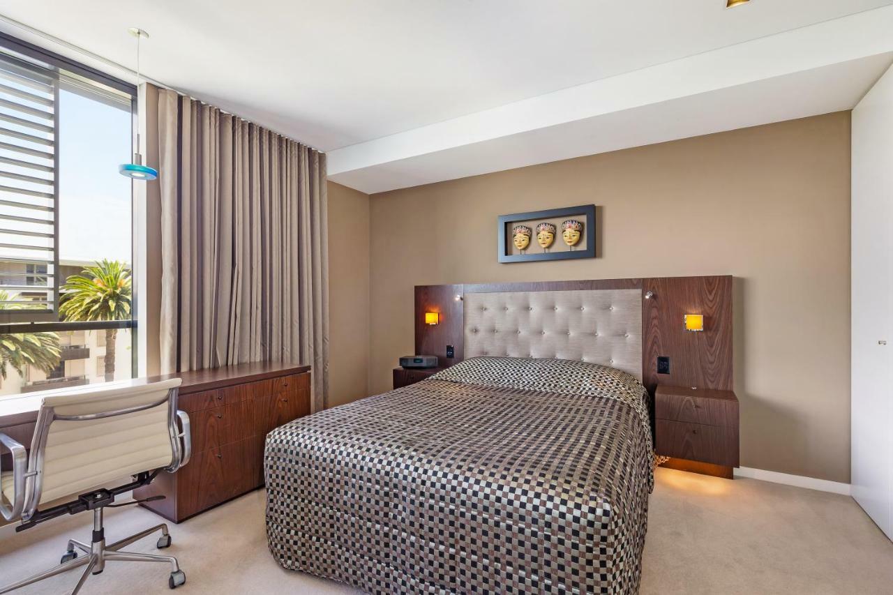 Stylish 1 Bdrm Camperdown - Car Park, Gym & Pool *